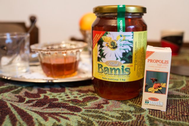 Prirodni domaći med i propolis